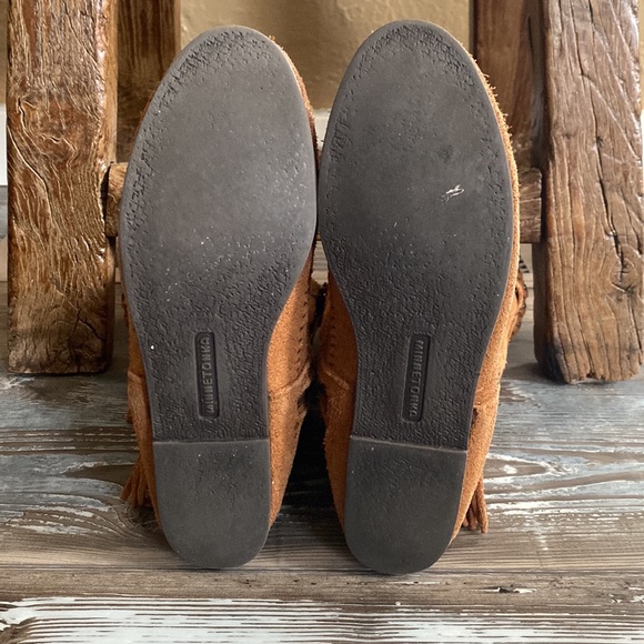 🪶Minnetonka🪶Moccasin Suede Luna Fringe Boots - Picture 8 of 9